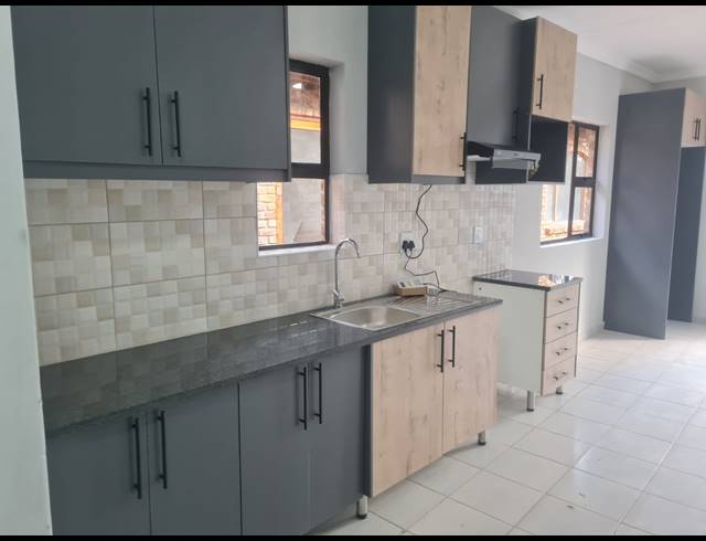 2 BEDROOM APARTMENT TO LET IN BEDFORD GARDENS